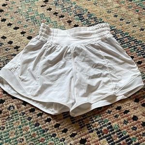 Lululemon Size 0, 4inch HR Hotty Hot shorts